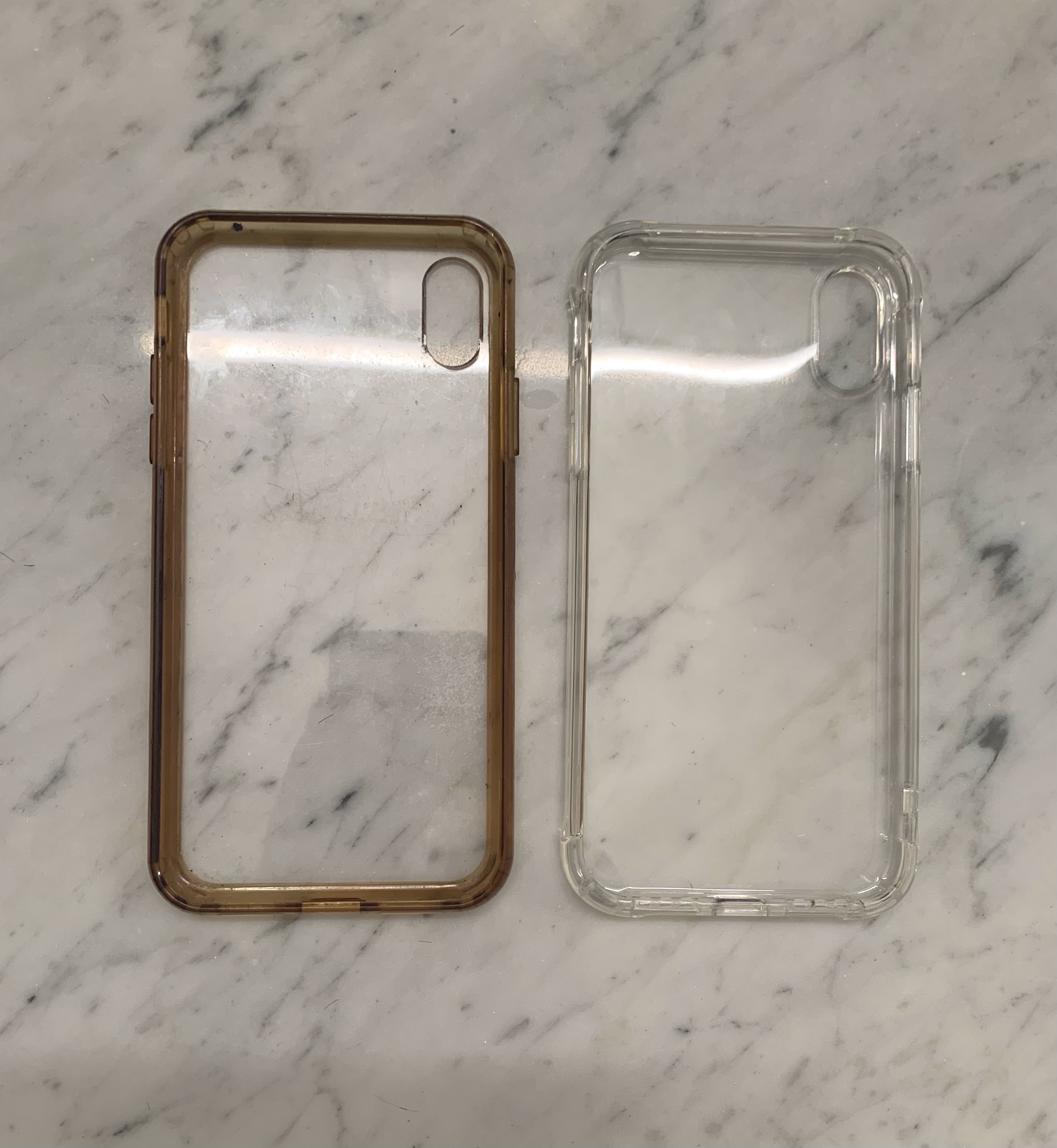 easy hacks to clean yellow stains from a transparent mobile cover using lemon and shampoo1