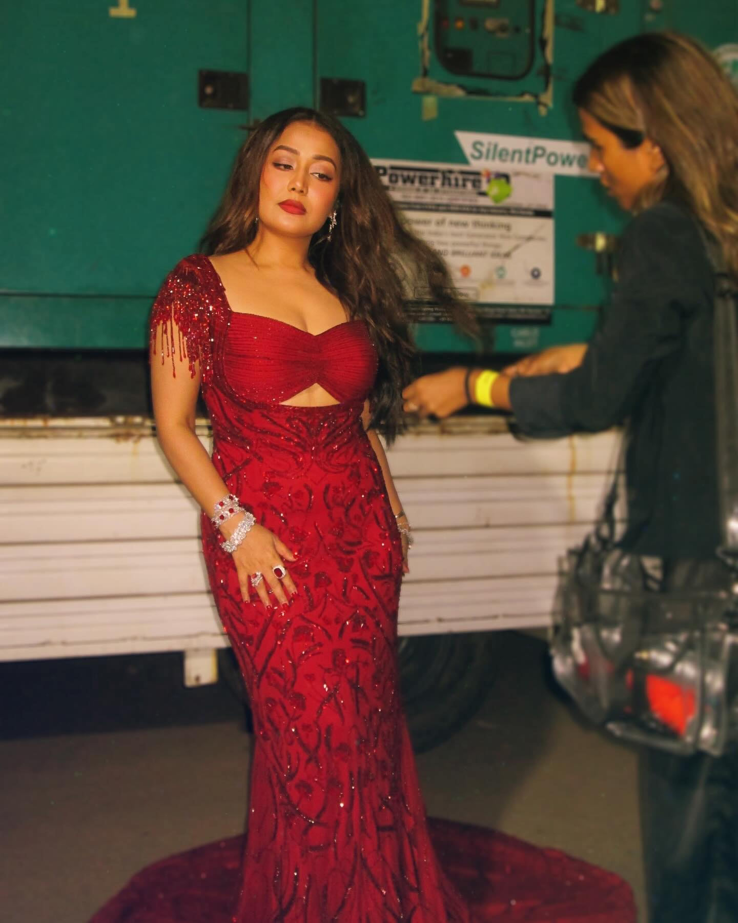 monochromatic look for short height girl