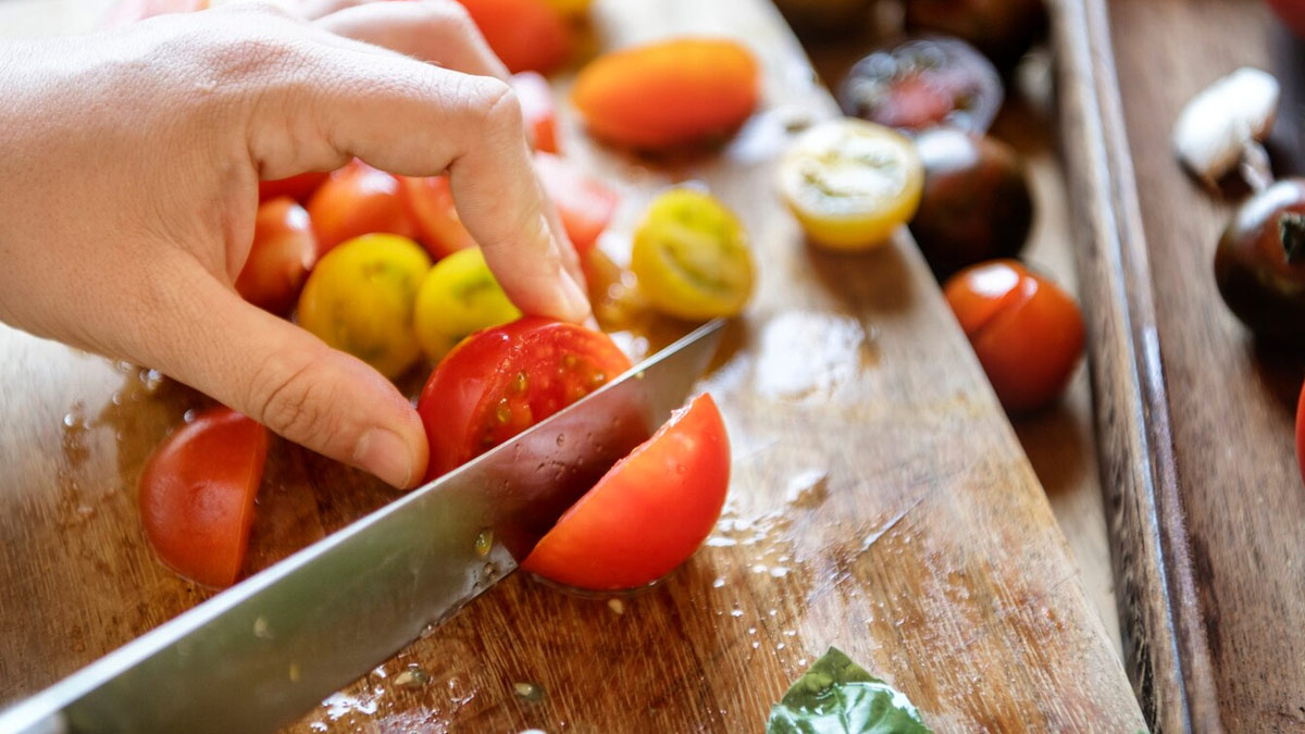 cleaning cutting board