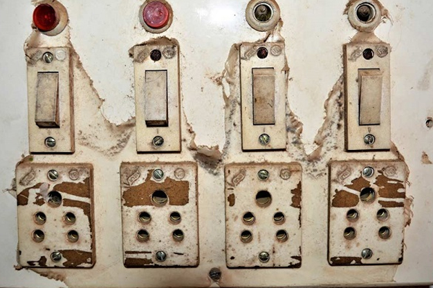 how to clean switch board