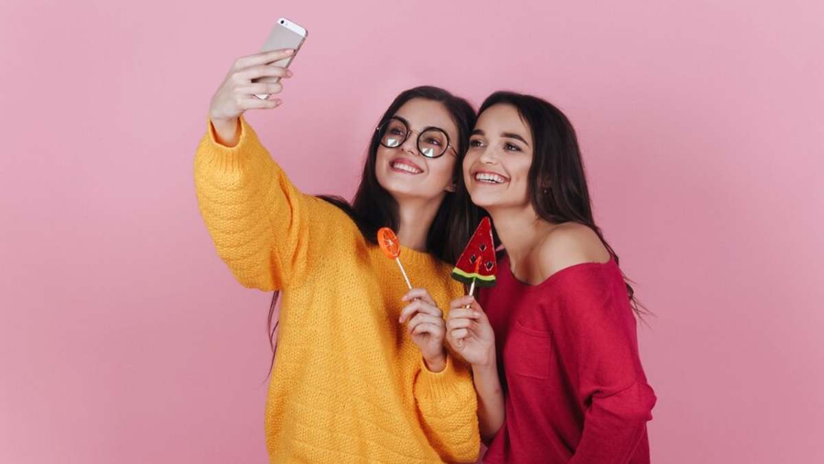 How to fix mirror selfie in iPhone