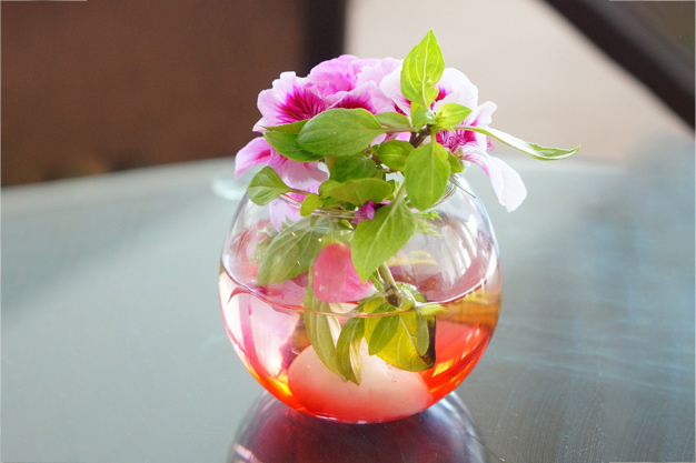 How do you remove dirty mirror marks