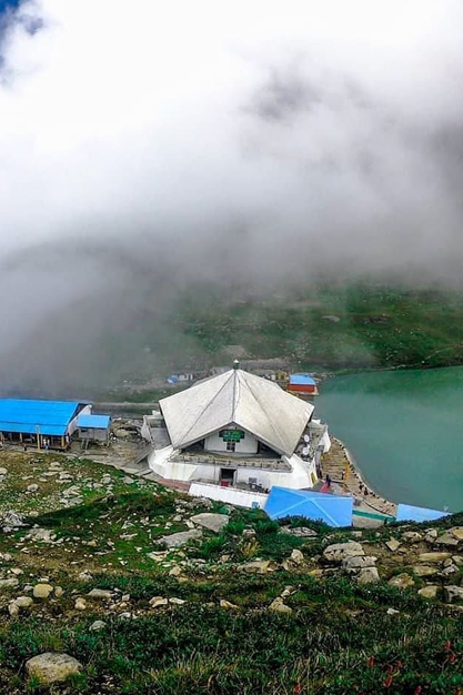 how to reach delhi to hemkund sahib