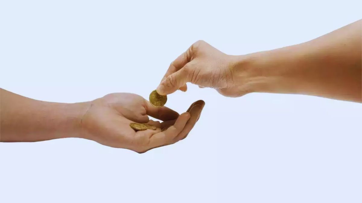 is it right to give money to beggars