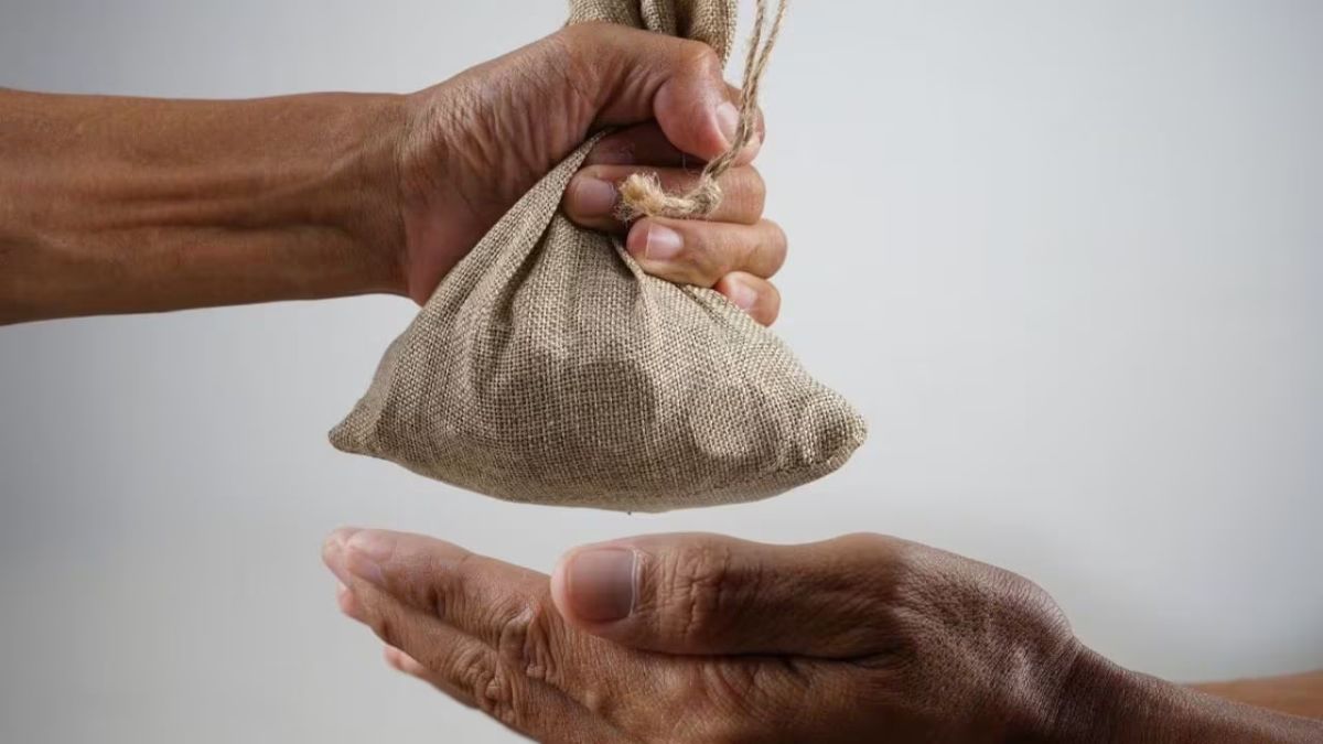 what happens if we give money to beggars