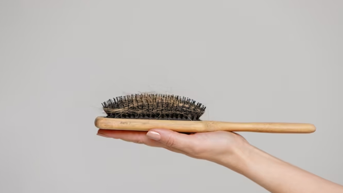 How to clean plastic comb at home