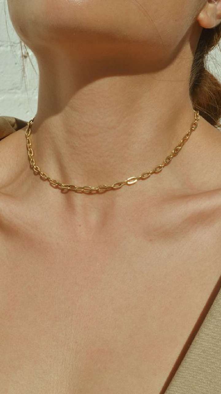 gold-chain-in-neck-1707214299