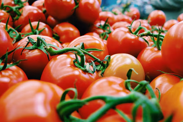 Best delhi markets you can buy fresh tomatoes today