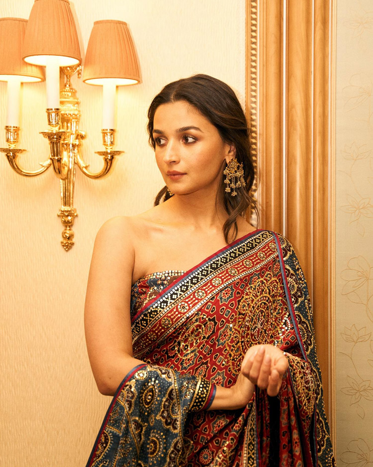 Colors that match blue outfit