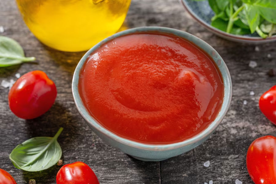 What does adding baking soda to gravy do