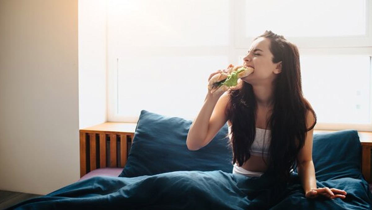 eating food in bed