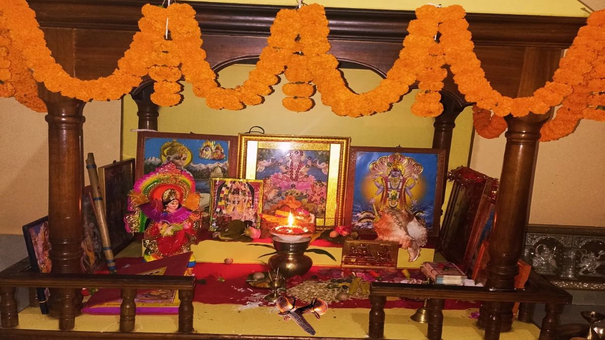 ghar ke mandir mein laung ka joda rakhne ke niyam