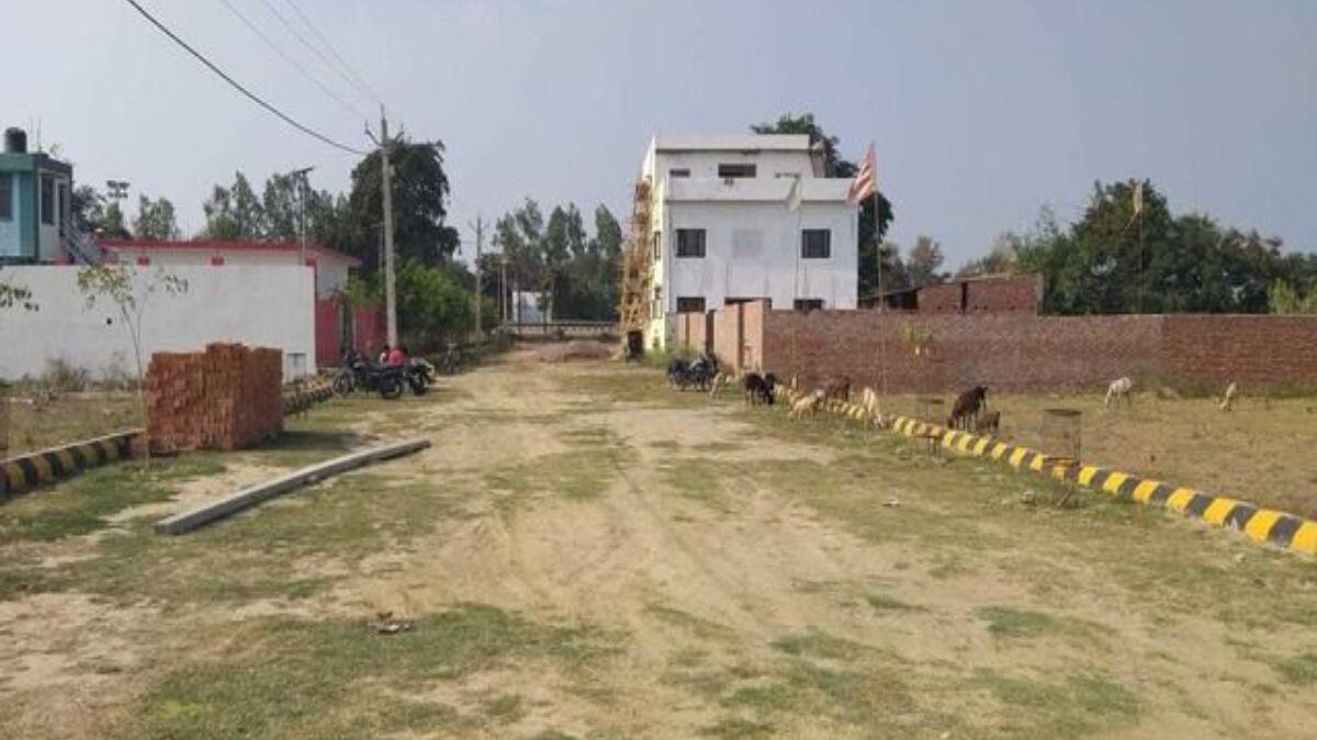 ghar ke samne khali jameen hone se kya hota hai