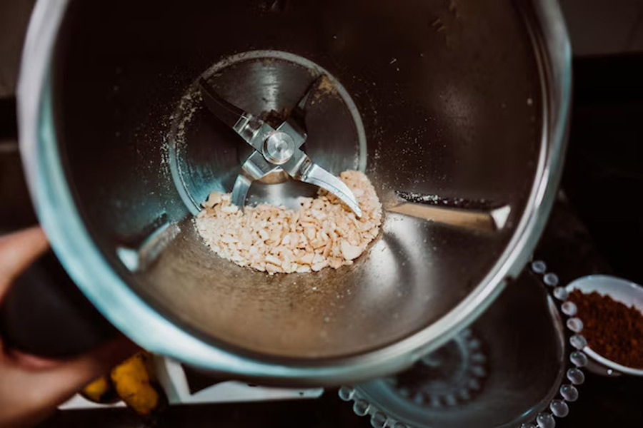 How do you sharpen a blender with rice