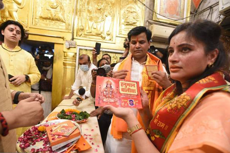 can women perform hanuman chalisa