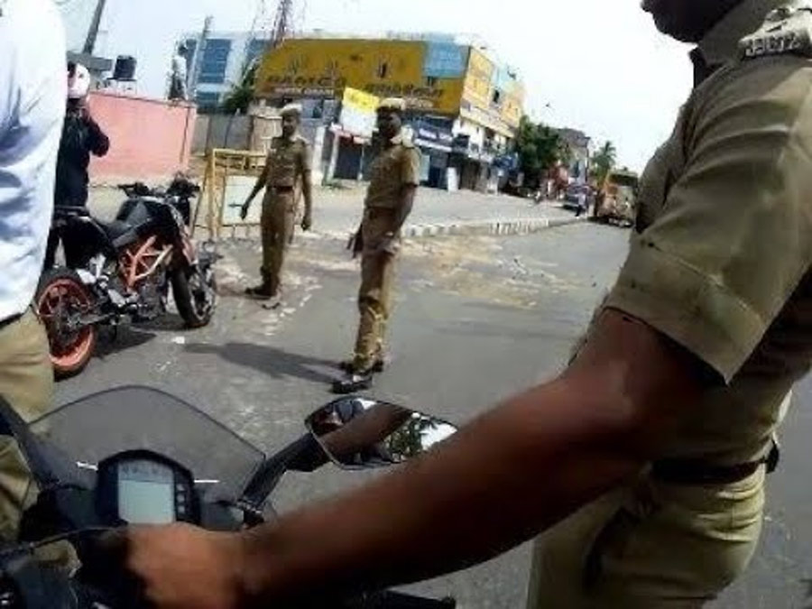 Can traffic police take scooty keys1