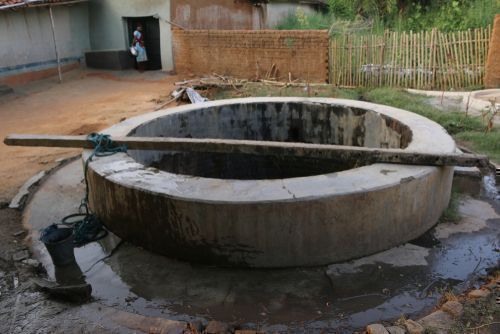 ghar ke samne kuan hona achcha ya bura