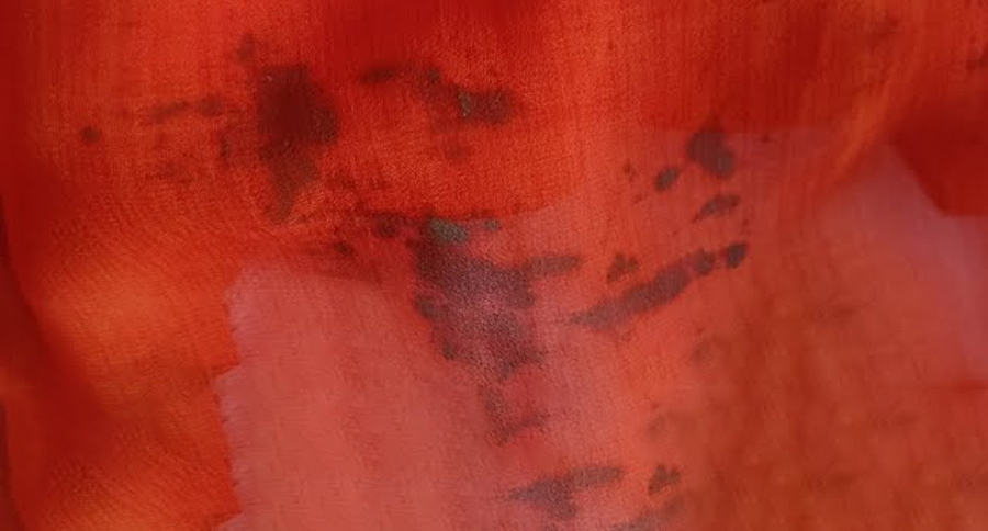 how to clean oil stain from saree