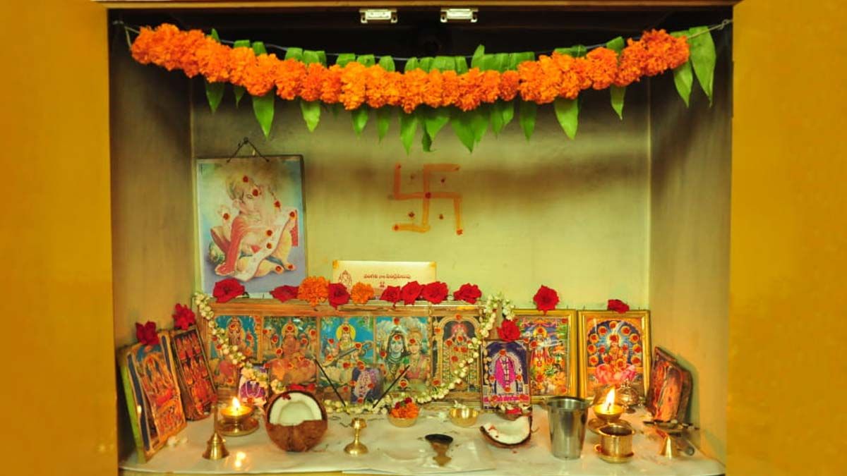 ghar ke mandir mein aag lagna kis baat ka sanket hai