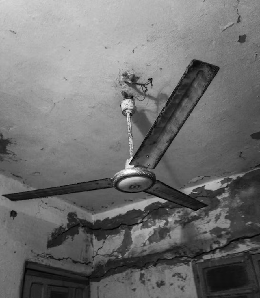 How to clean ceiling fan in less time with magical trick