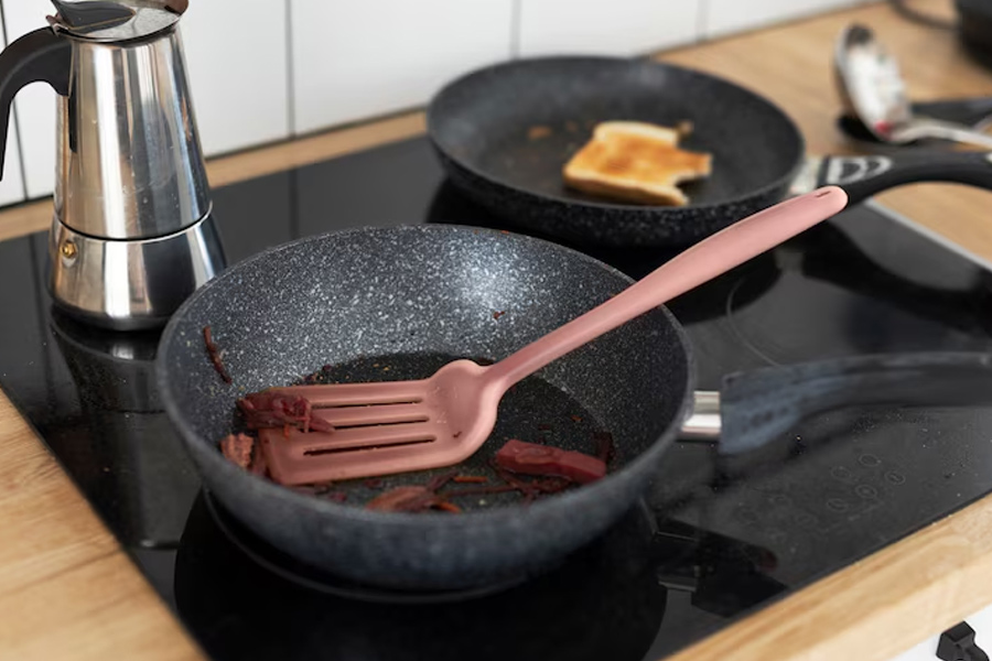 do not cook sauce in non stick pan