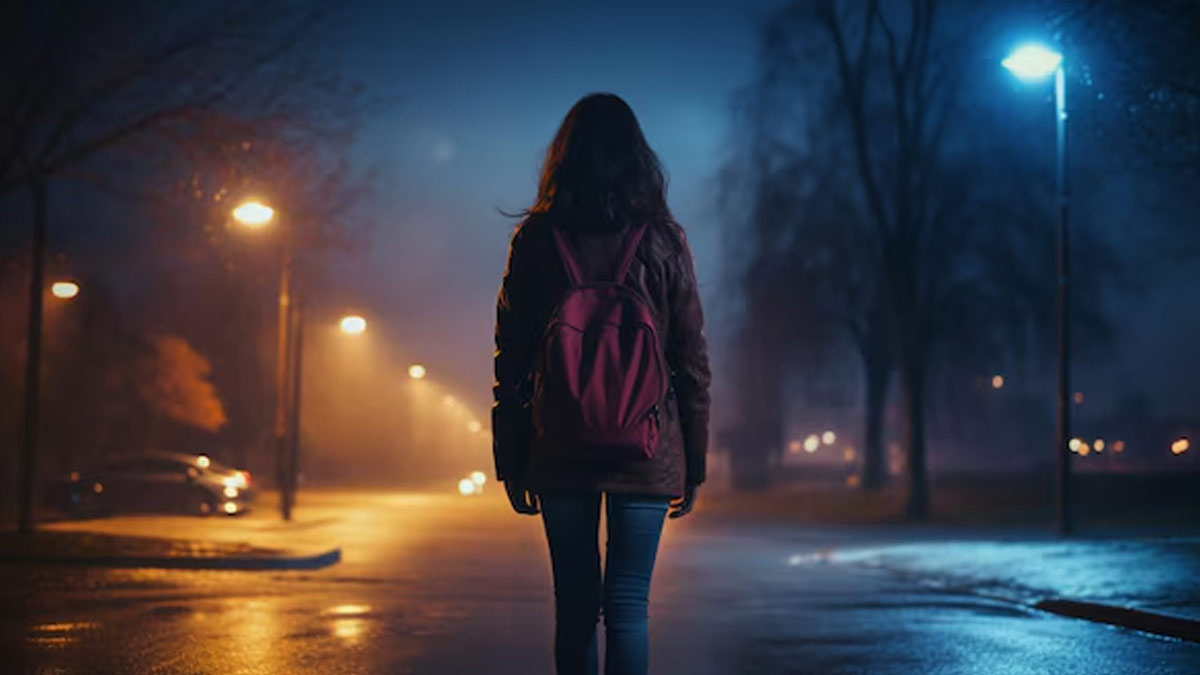 woman shares scary late night delhi metro experience follow these safety tips to stay safe1