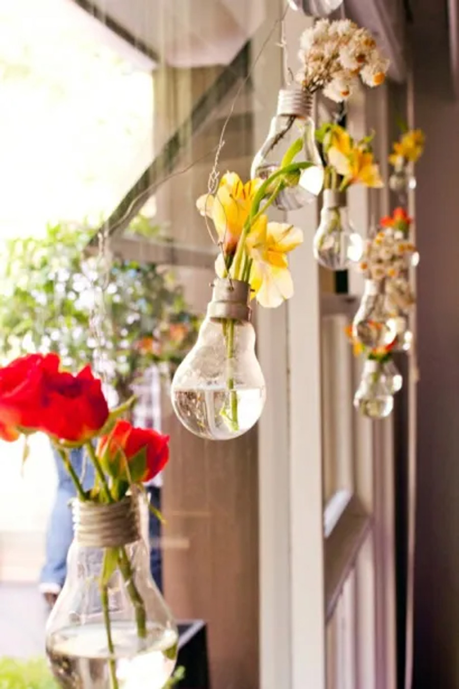 How to make decor items from bulbs