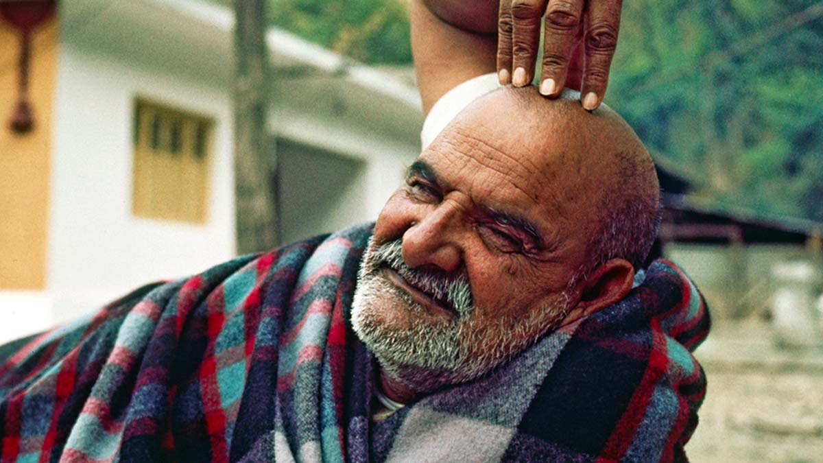 Neem karoli baba ko arji lagane se kya hota hai