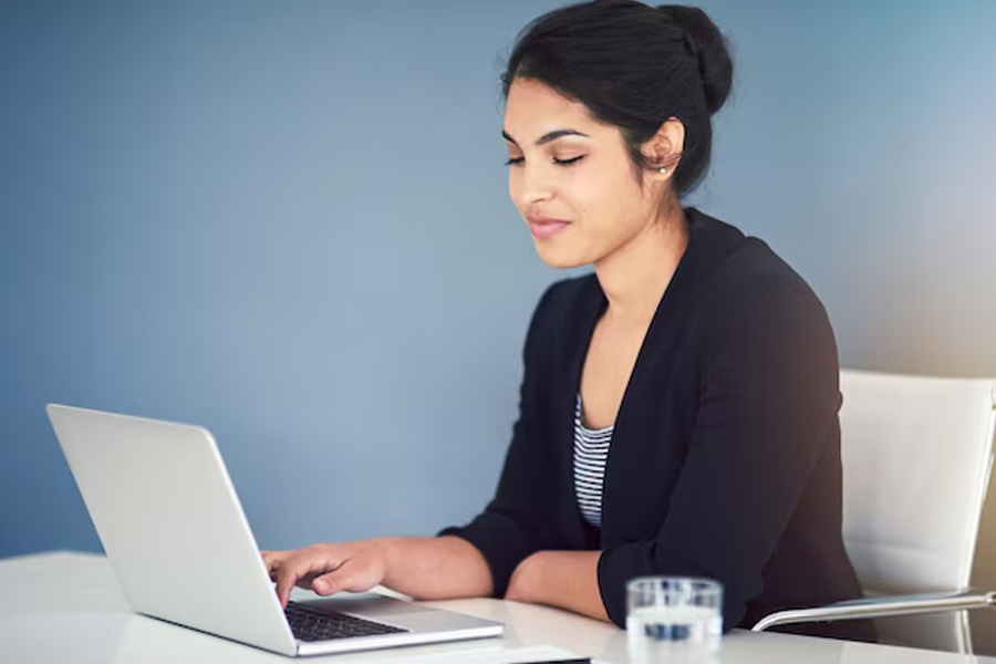 How to manage WhatsApp chats