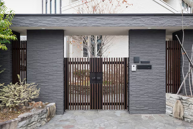 Main gate colour (2)