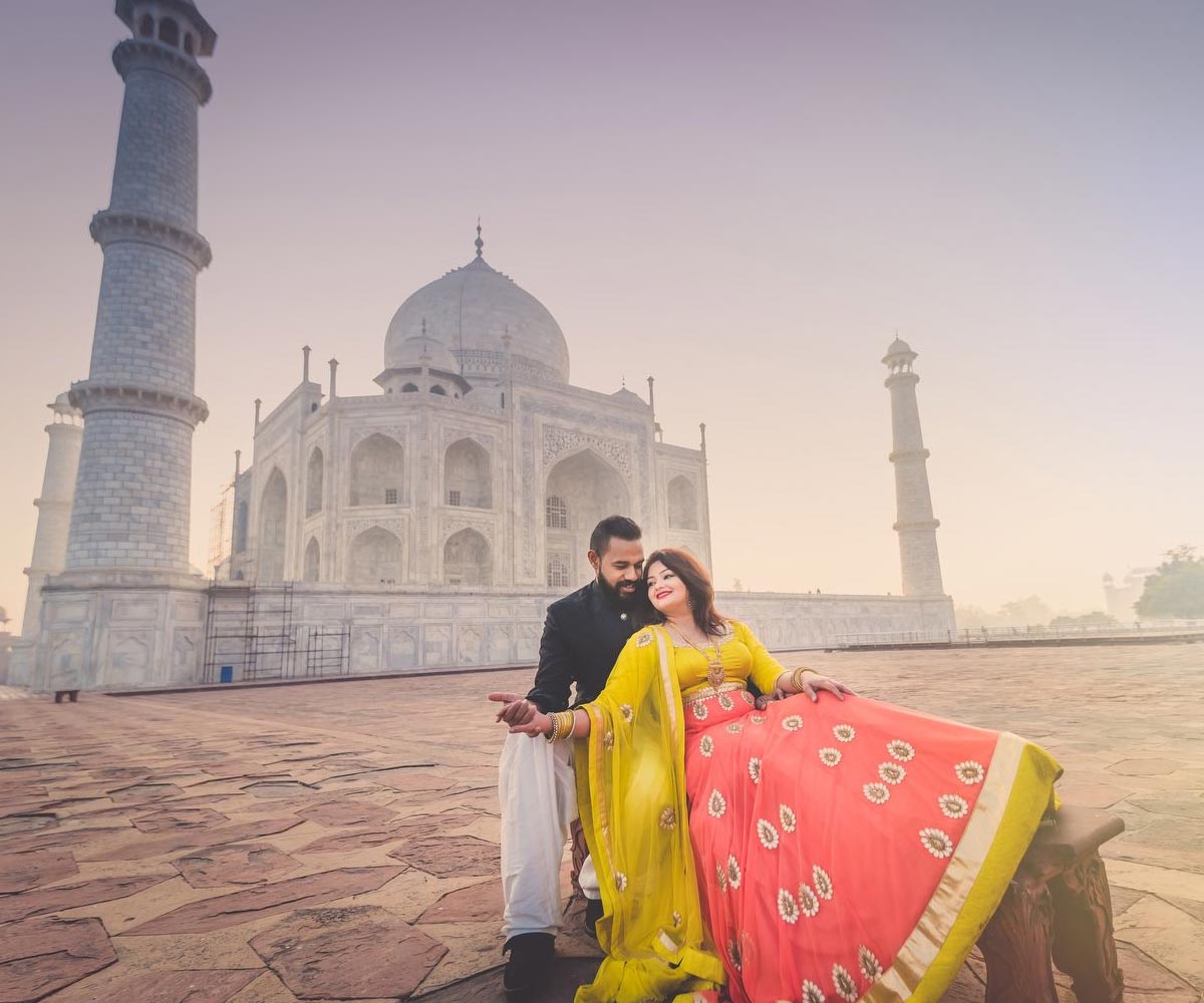pre wedding shoot at Taj mahal