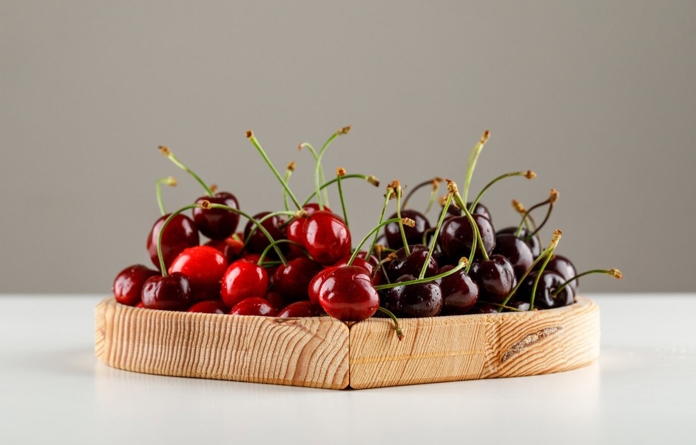cherries to control  uric acid