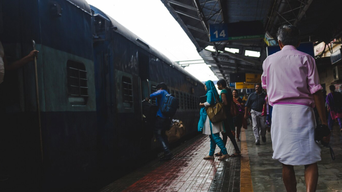 pqwl and wl ticket confirmation chances in hindi