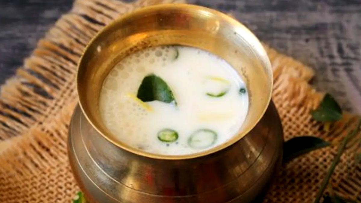 shukrawar ke din peepal mein dudh chadhane se kya hota hai