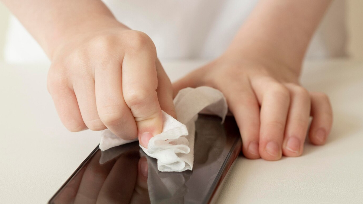 smartphone screen cleaning tips