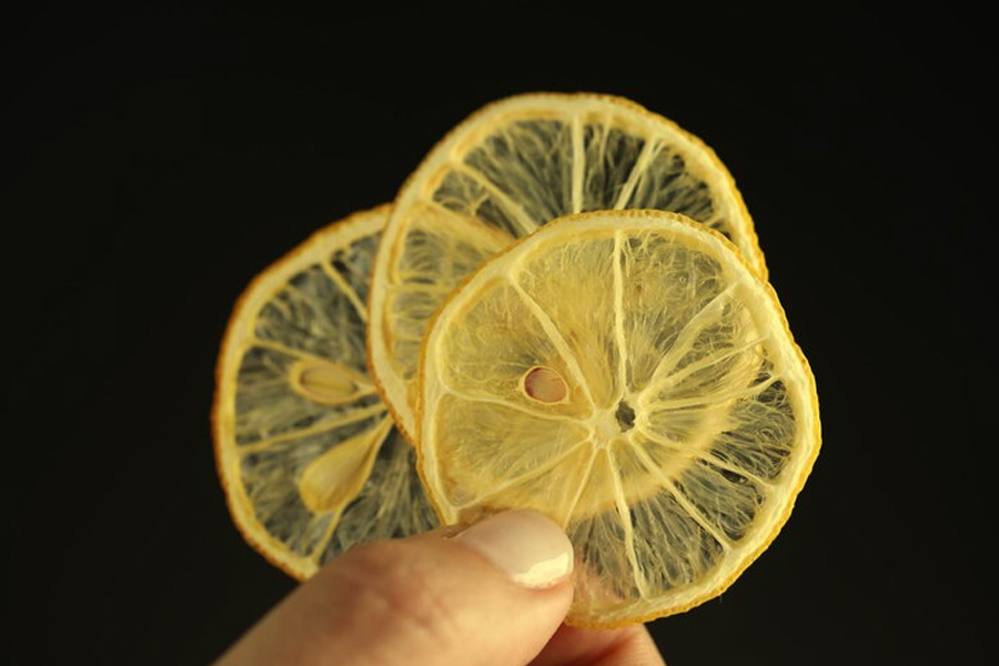 dry lemon peel