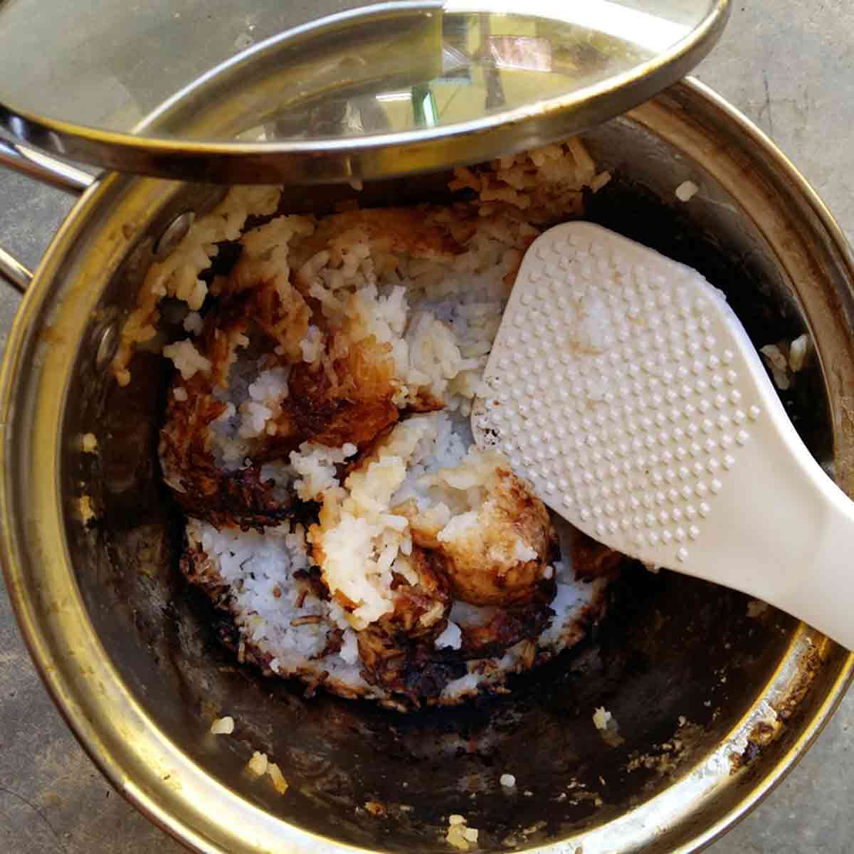 how-to-remove-burnt-smell-from-rice