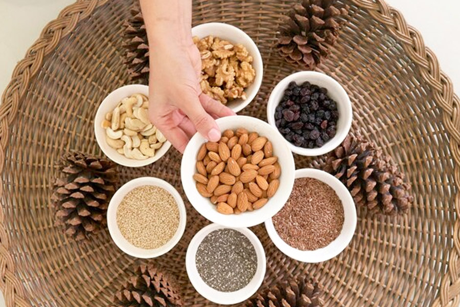 nuts and seeds to reduce dark spots
