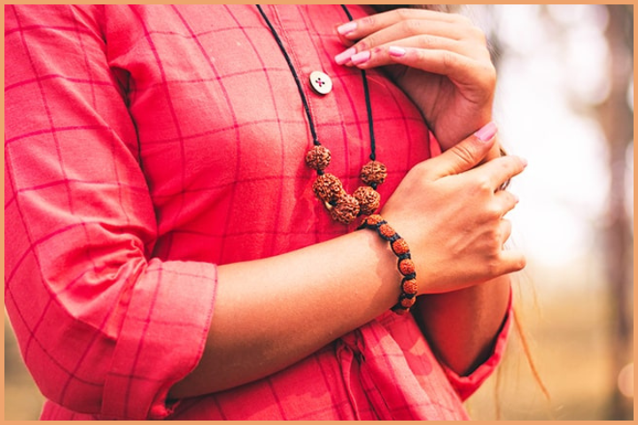 Can-Ladies-Wear-Rudraksha-3