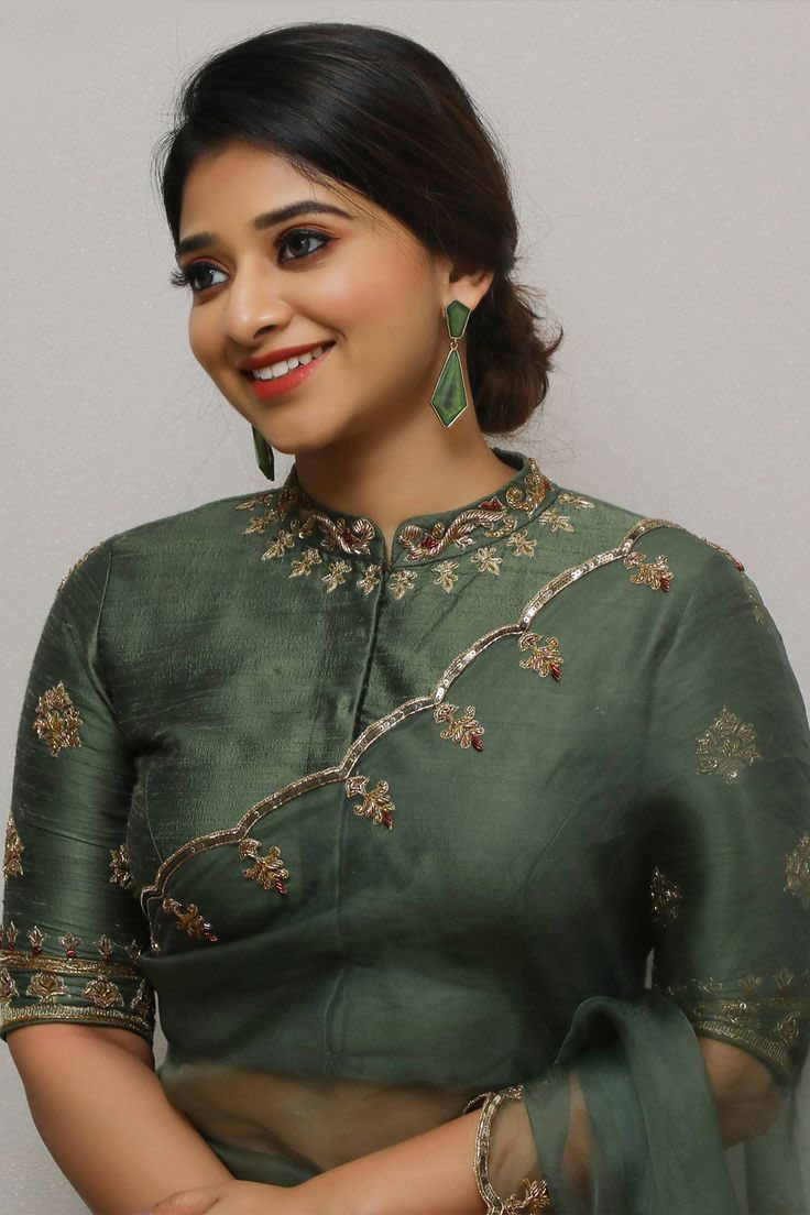 Collar neckline blouse