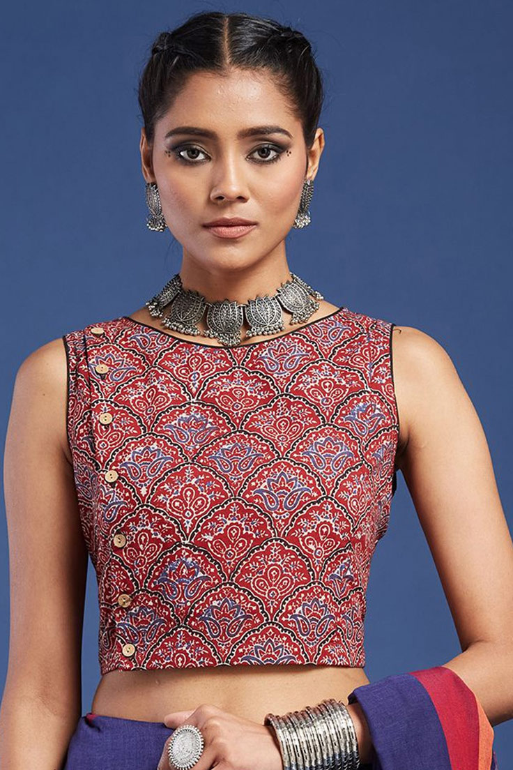 Side button round neckline