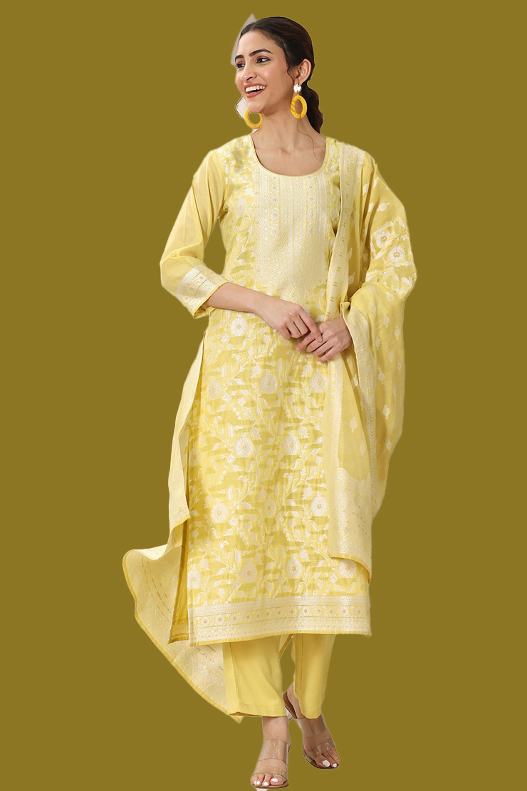 outfits with styling tricks to stay comfortable during the monsoon (3)