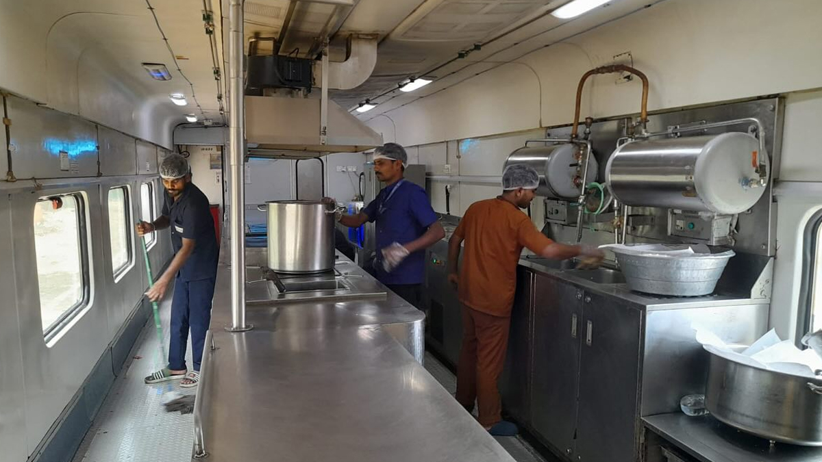 trains have not pantry car facility