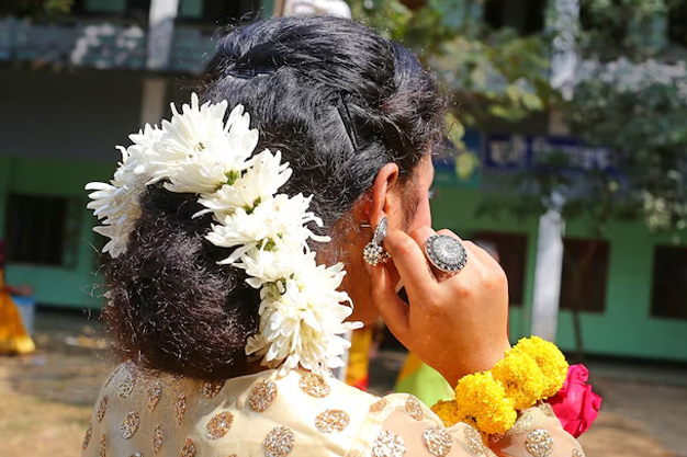 bun gajra hair style