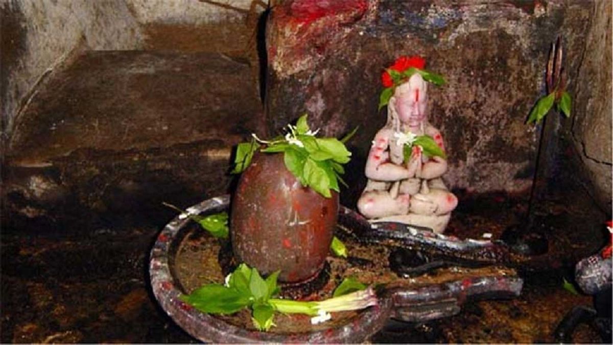 sawan mein shivling pr belpatra kaise chadhaye