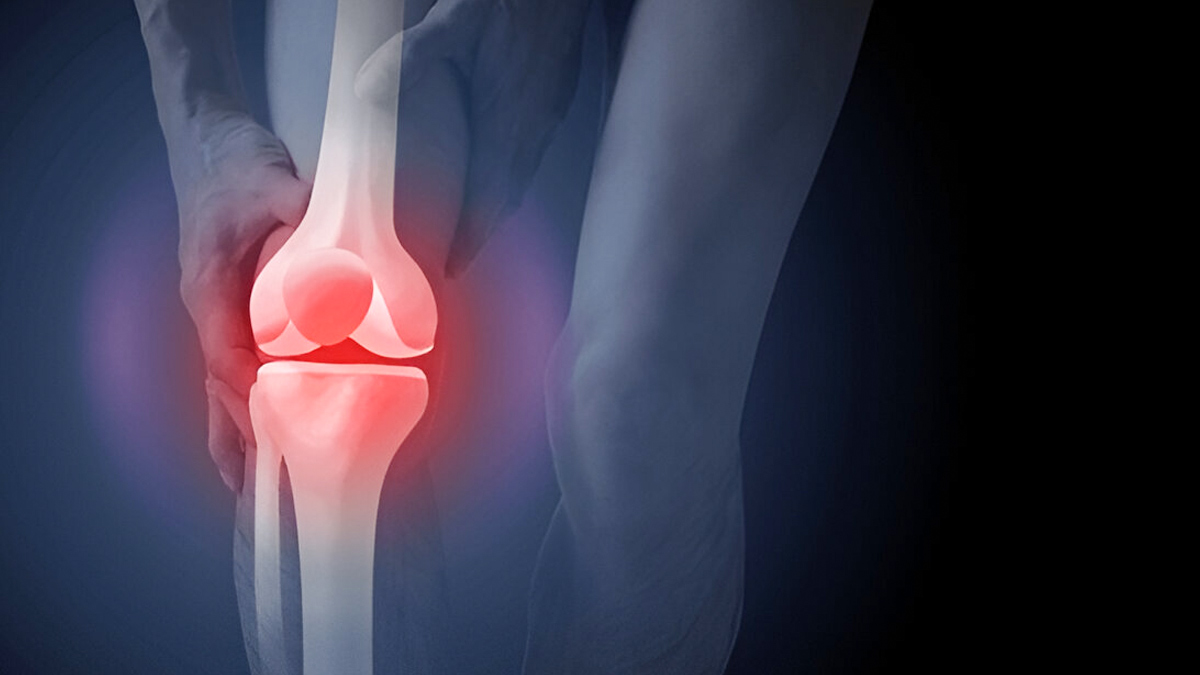 why does my knee get stuck