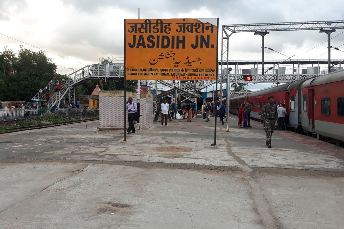 how to reach baidyanath jyotirlinga by train