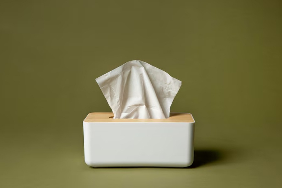 tissue paper and shampoo hack for travelling