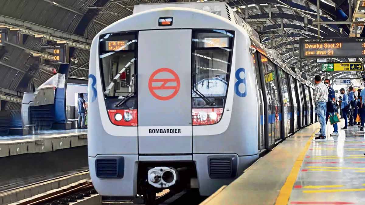 At which Delhi Metro stations is entry of common people banned