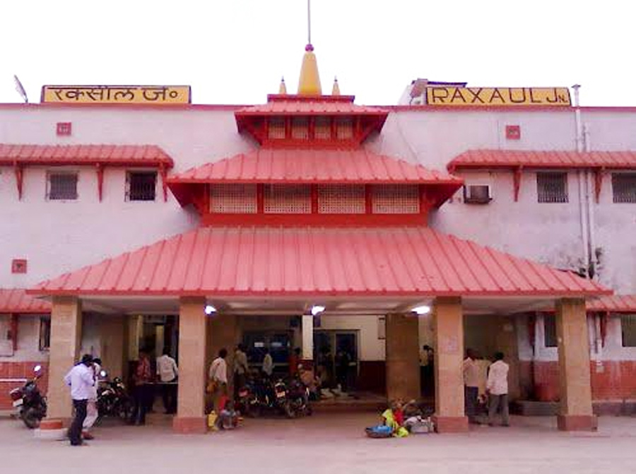 how to reach pashupatinath temple by train